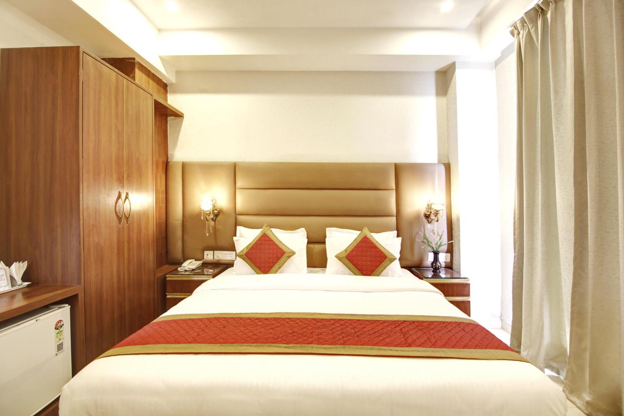 Marks Hotel & Banquet Νόιντα Εξωτερικό φωτογραφία