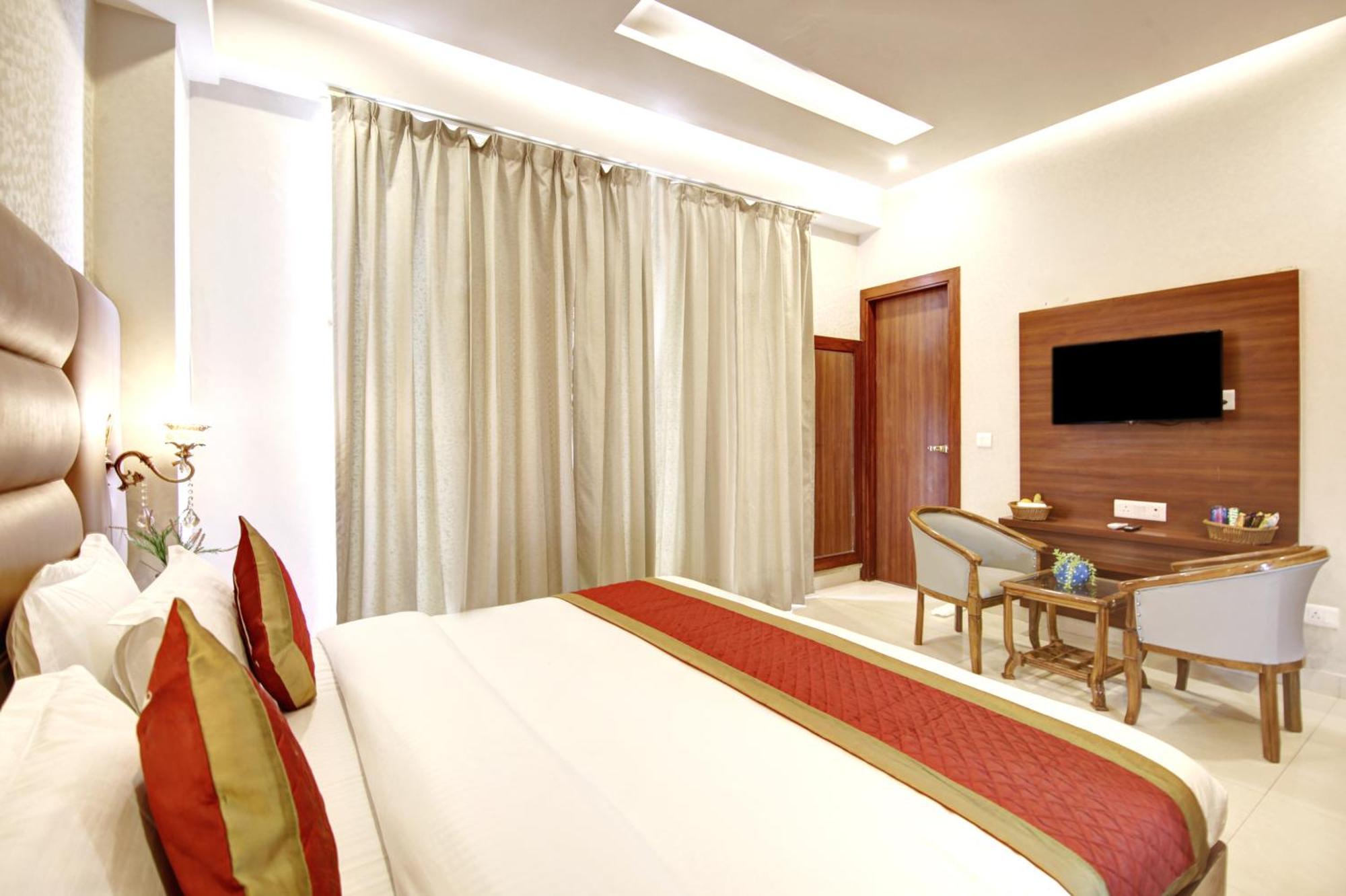 Marks Hotel & Banquet Νόιντα Εξωτερικό φωτογραφία