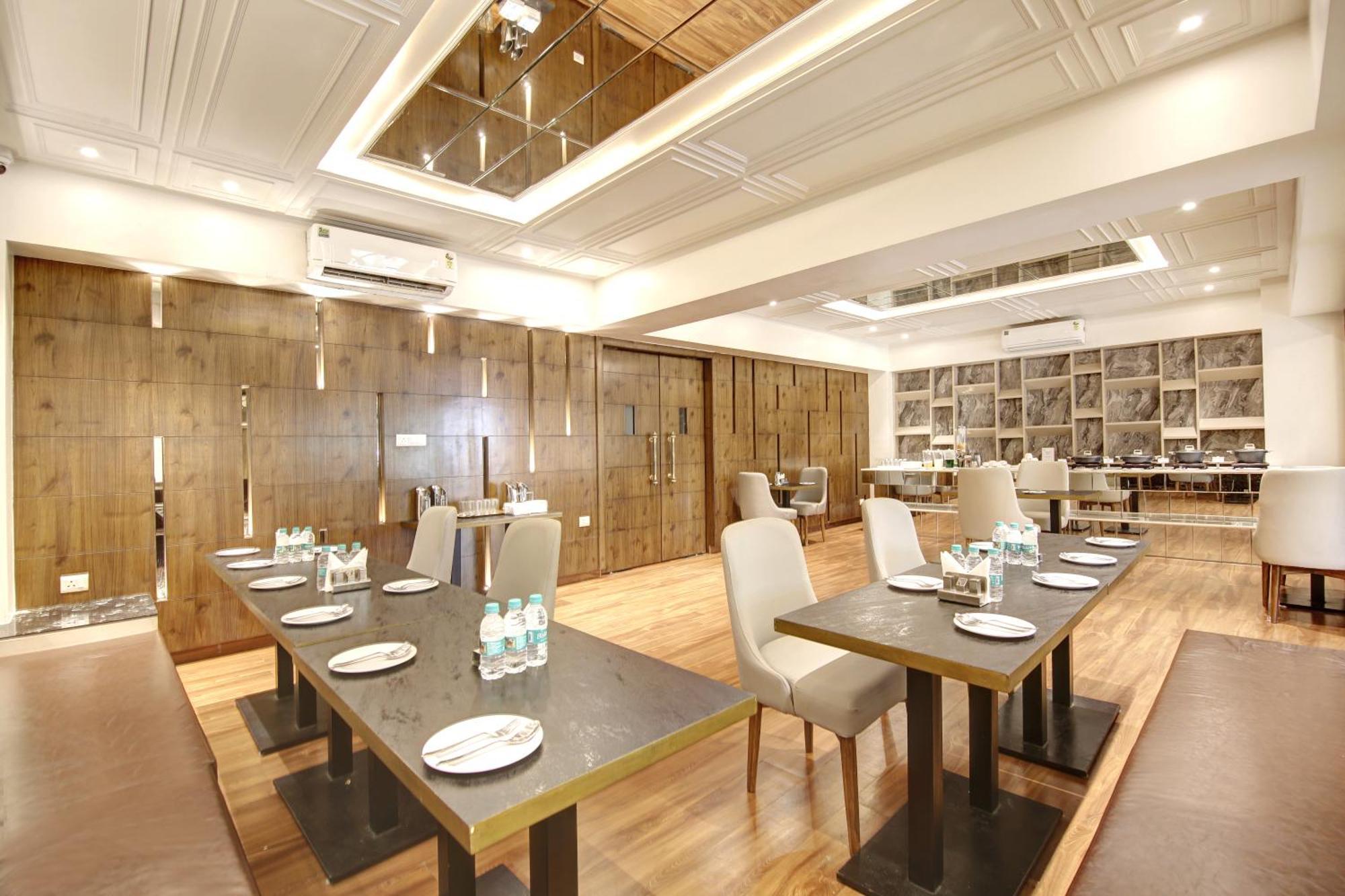 Marks Hotel & Banquet Νόιντα Εξωτερικό φωτογραφία