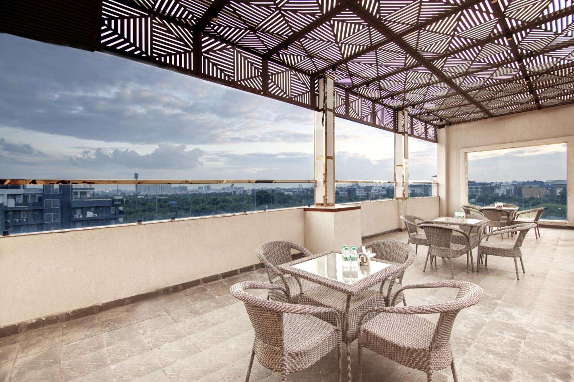 Marks Hotel & Banquet Νόιντα Εξωτερικό φωτογραφία