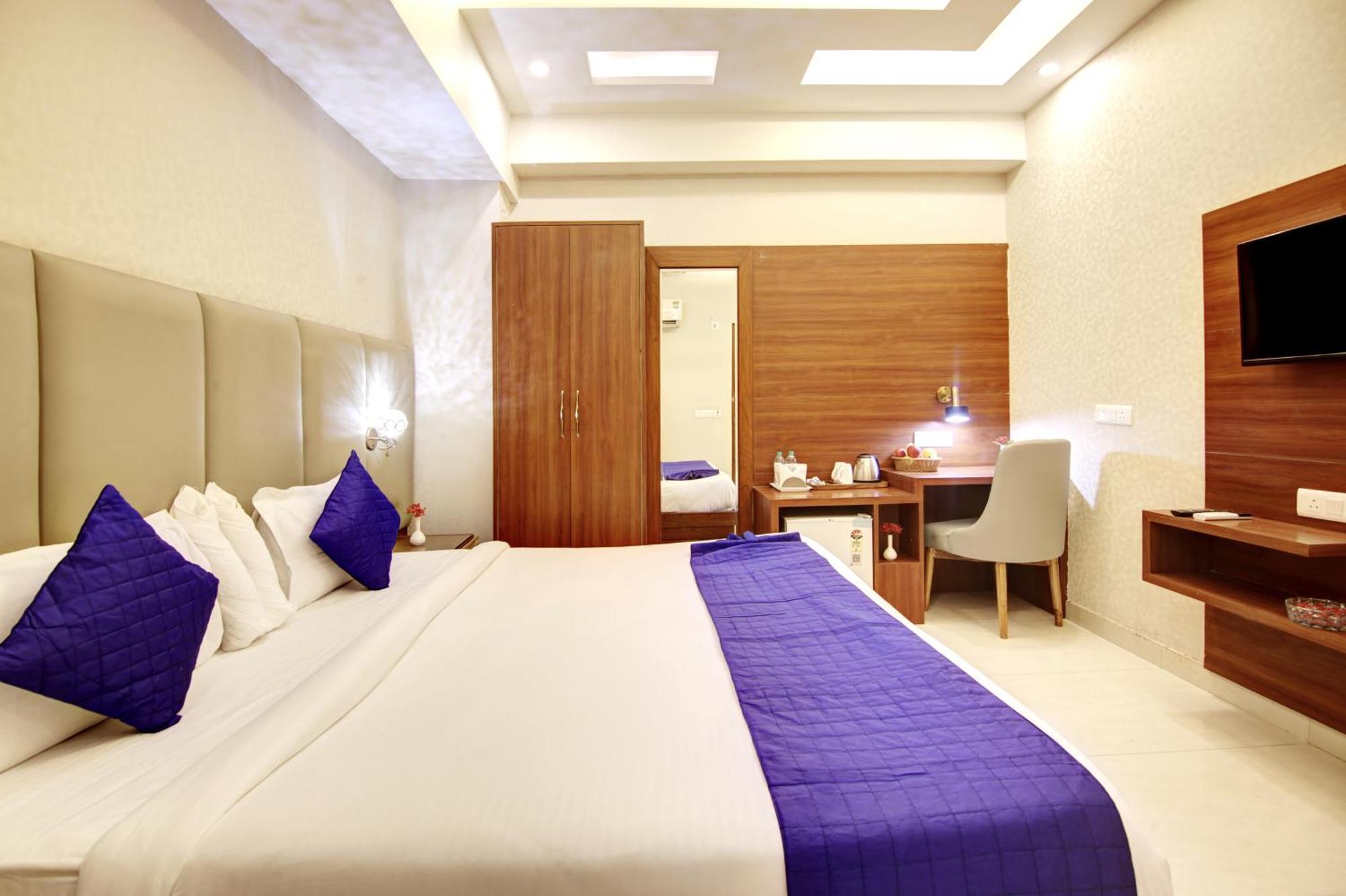 Marks Hotel & Banquet Νόιντα Εξωτερικό φωτογραφία