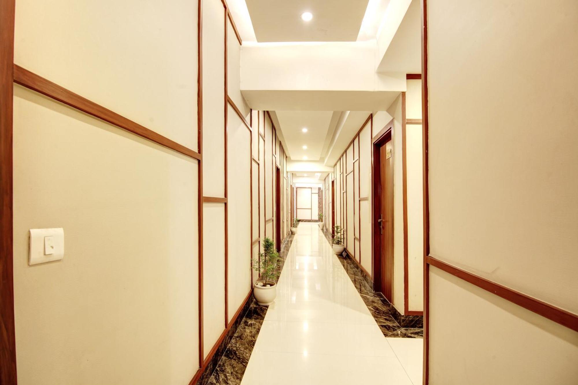 Marks Hotel & Banquet Νόιντα Εξωτερικό φωτογραφία
