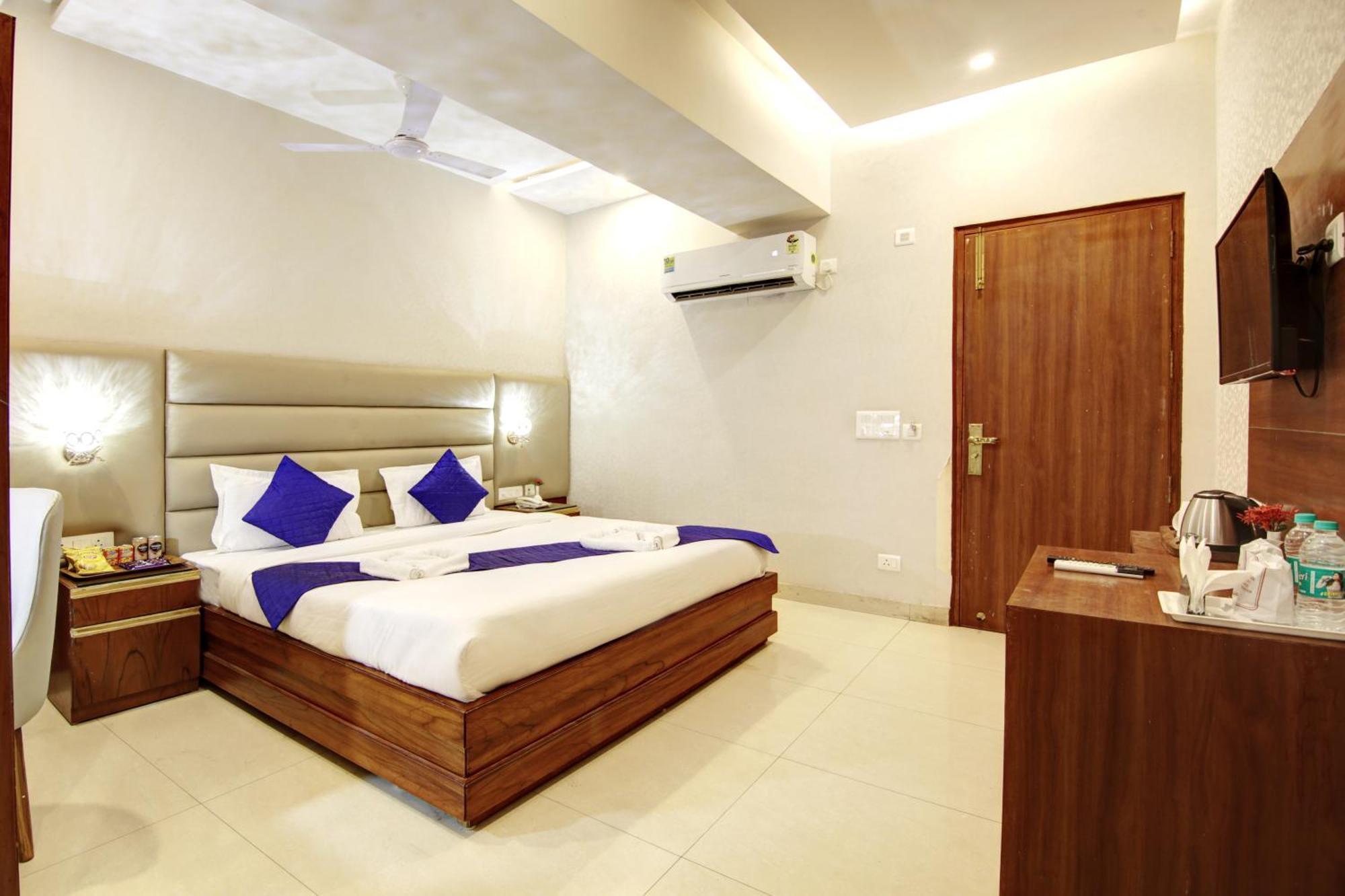 Marks Hotel & Banquet Νόιντα Εξωτερικό φωτογραφία