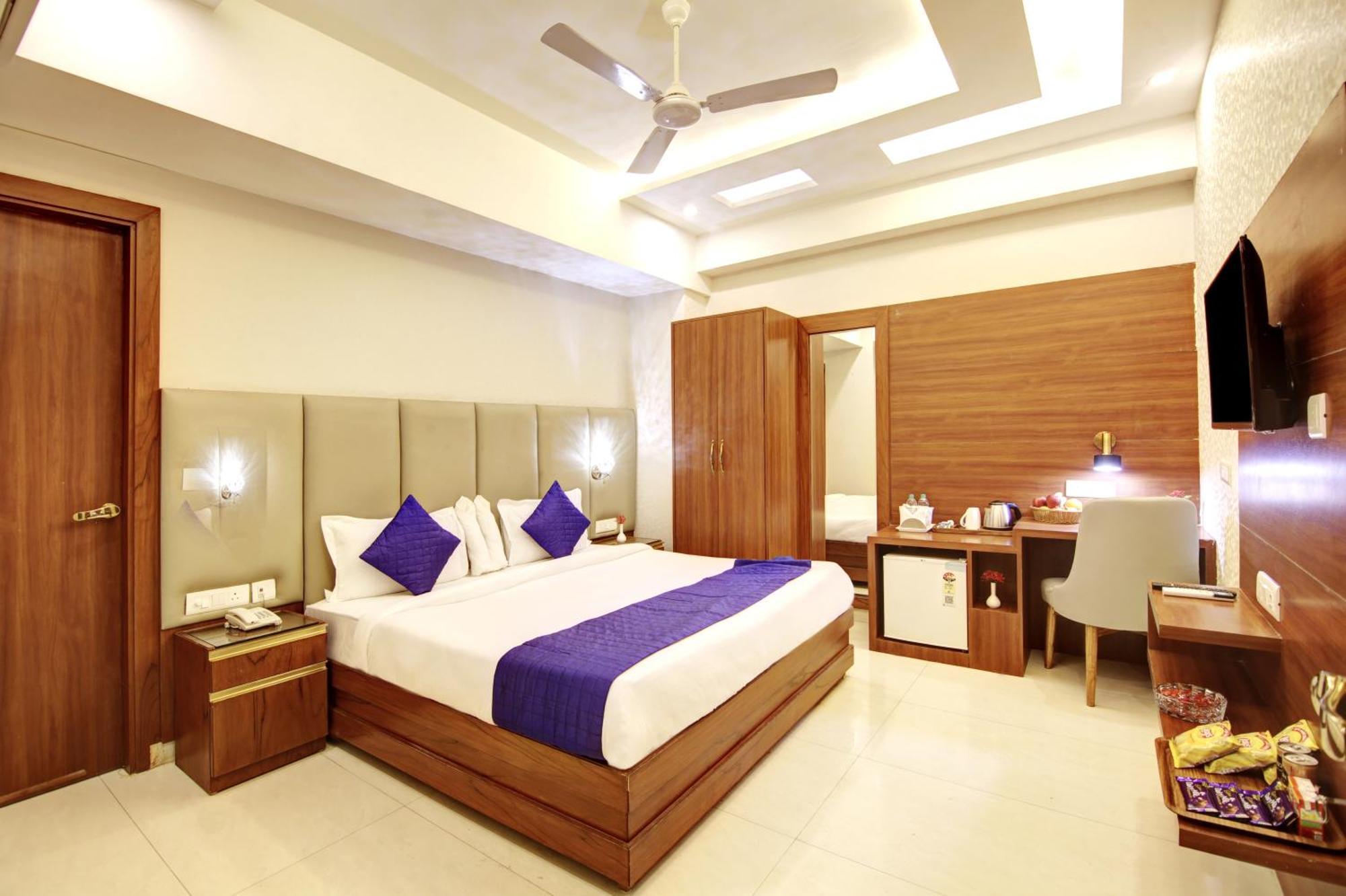 Marks Hotel & Banquet Νόιντα Εξωτερικό φωτογραφία