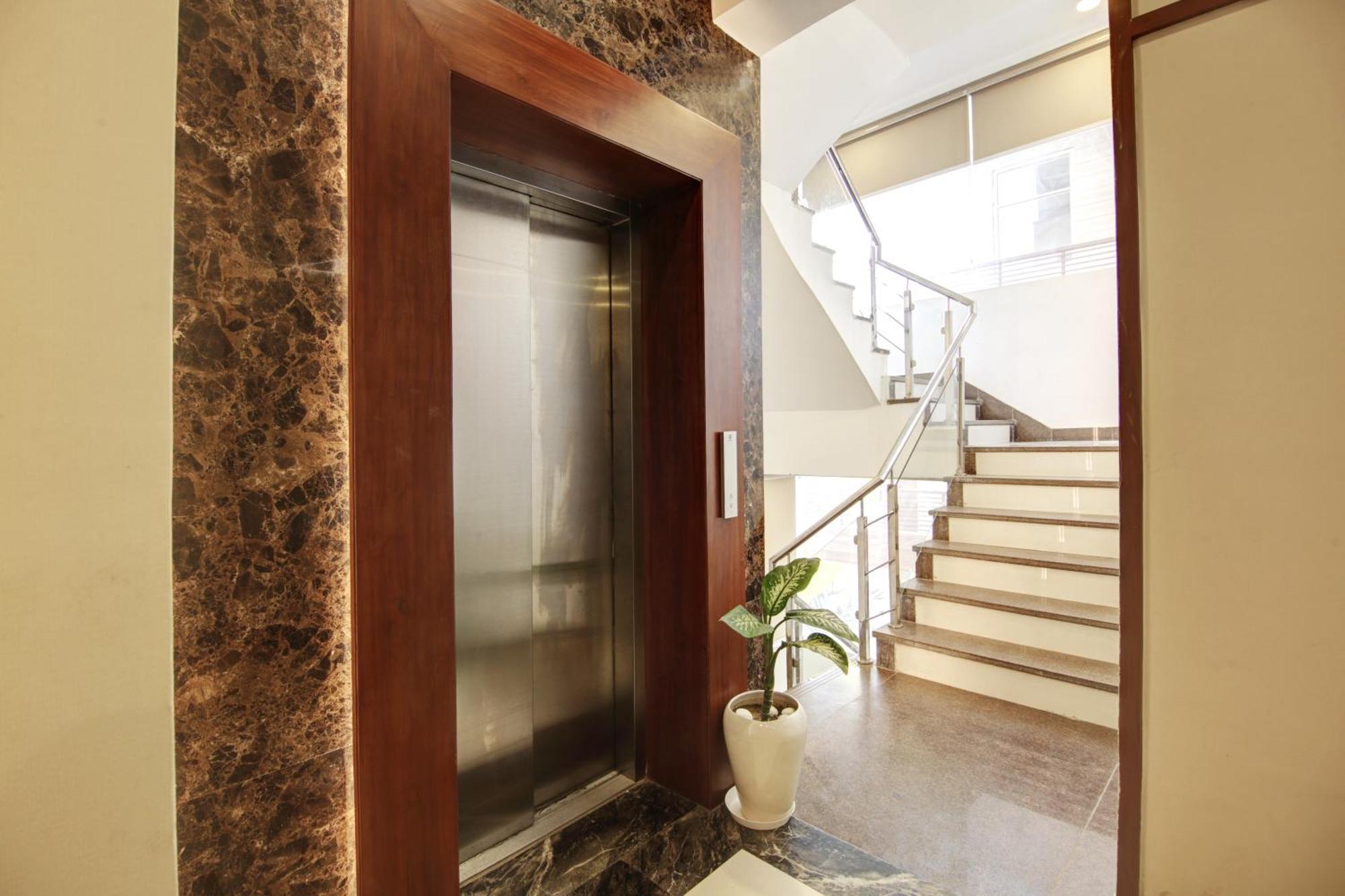 Marks Hotel & Banquet Νόιντα Εξωτερικό φωτογραφία