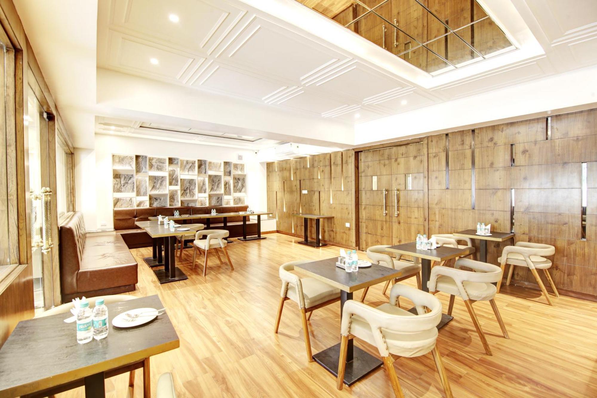 Marks Hotel & Banquet Νόιντα Εξωτερικό φωτογραφία