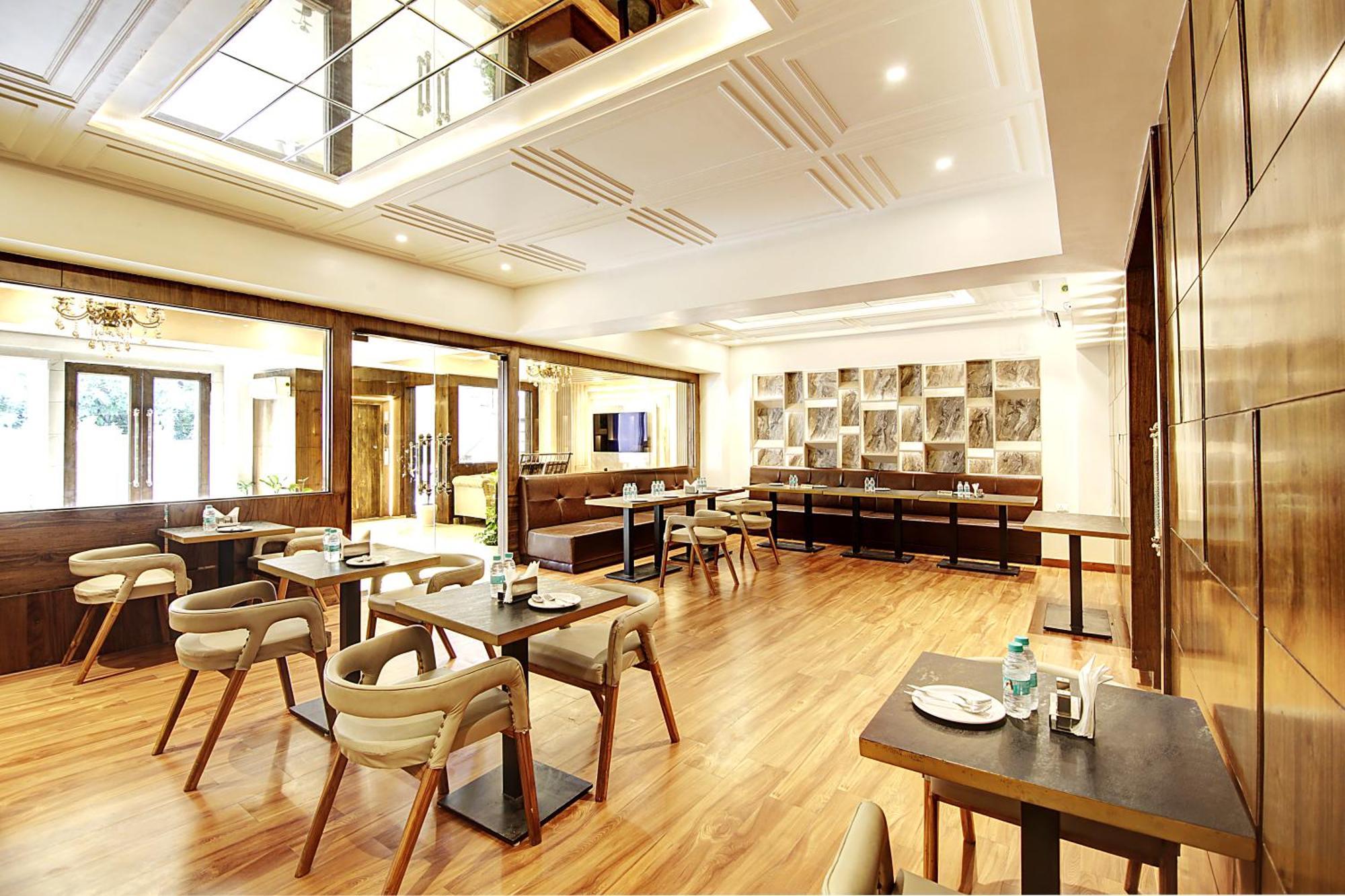 Marks Hotel & Banquet Νόιντα Εξωτερικό φωτογραφία