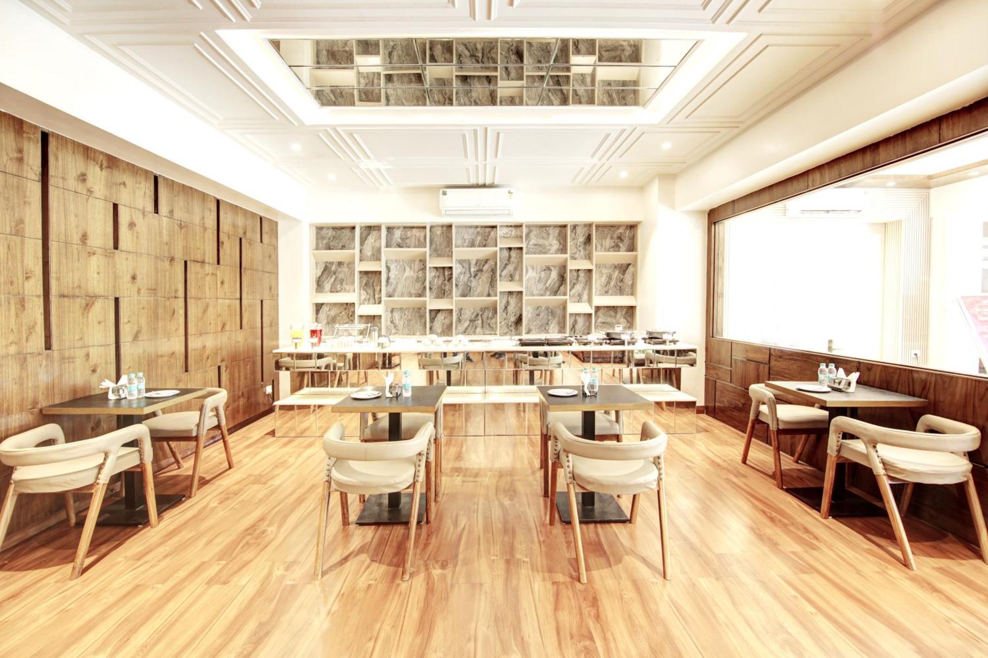 Marks Hotel & Banquet Νόιντα Εξωτερικό φωτογραφία