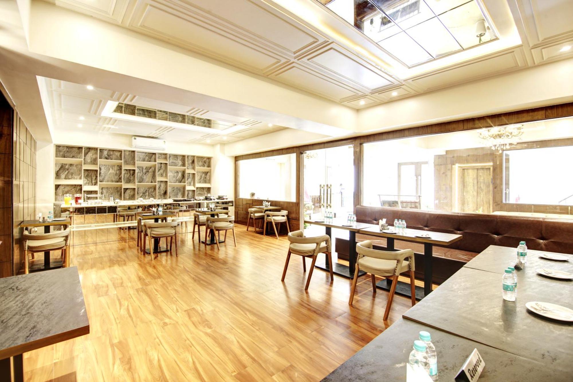 Marks Hotel & Banquet Νόιντα Εξωτερικό φωτογραφία