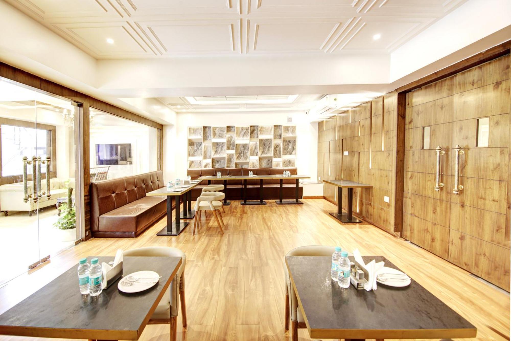 Marks Hotel & Banquet Νόιντα Εξωτερικό φωτογραφία