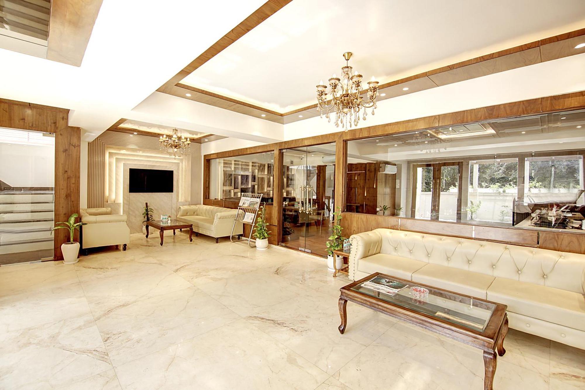 Marks Hotel & Banquet Νόιντα Εξωτερικό φωτογραφία