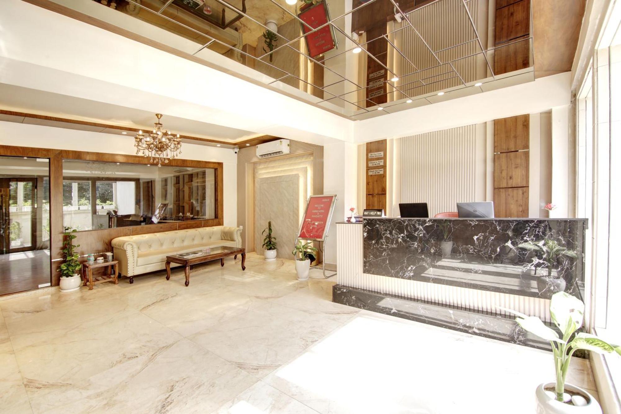 Marks Hotel & Banquet Νόιντα Εξωτερικό φωτογραφία