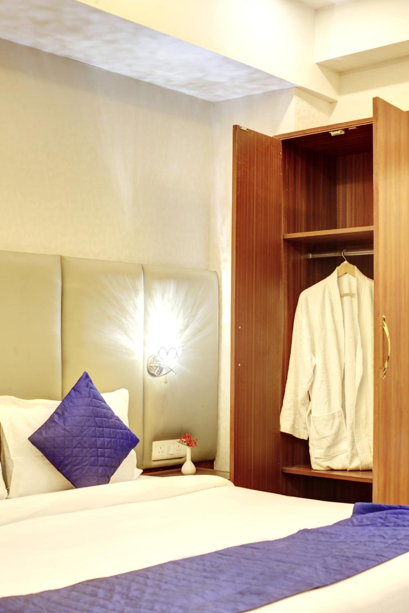 Marks Hotel & Banquet Νόιντα Εξωτερικό φωτογραφία